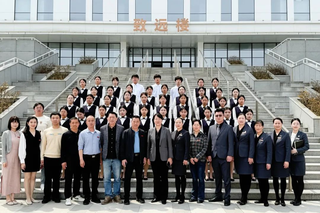 校企攜手育人才 禮儀培訓展新篇——市國投公司下屬企業三都澳大酒店有限公司寧德分公司與寧德技師學院開展校企合作